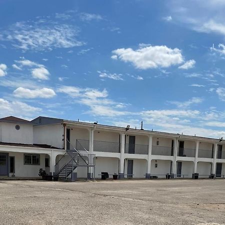 Dilley Executive Inn Екстериор снимка