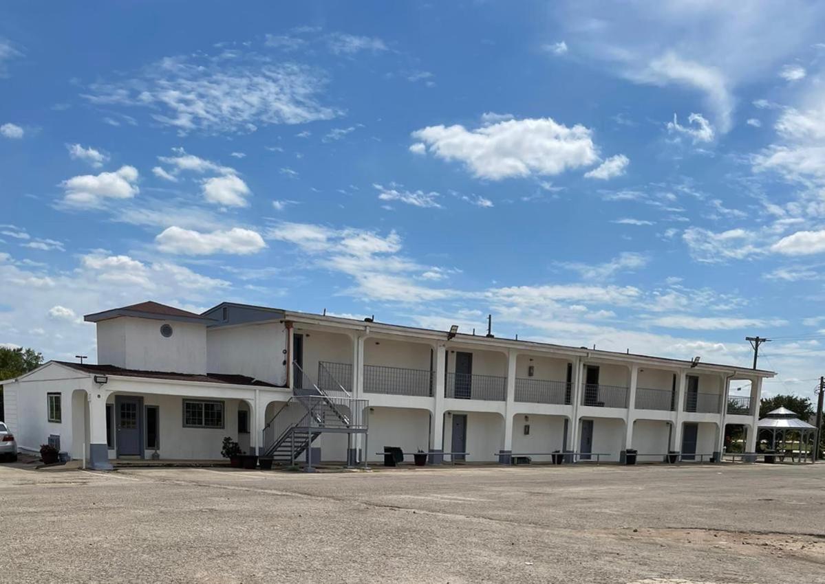 Dilley Executive Inn Екстериор снимка